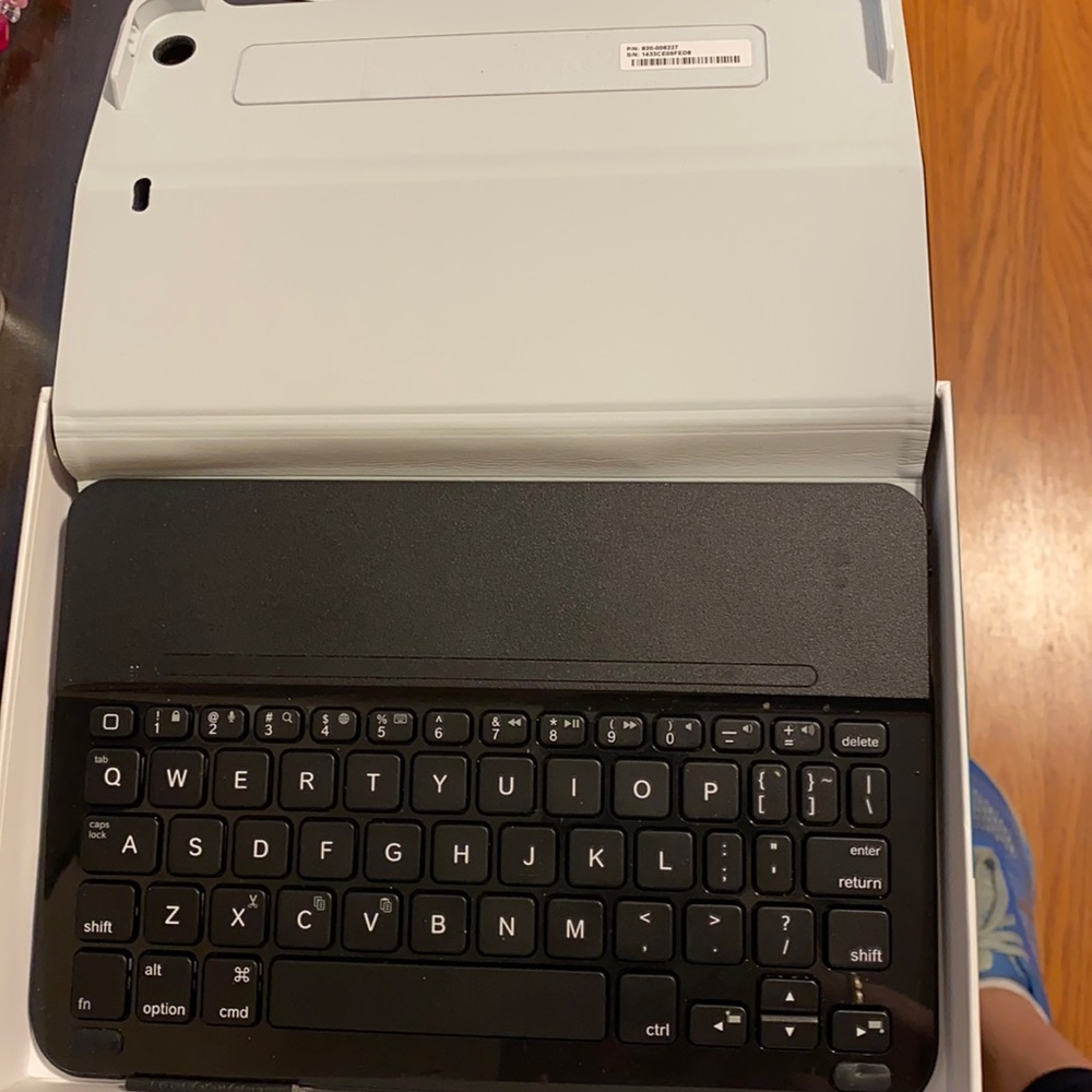 Logitech ultra thin keyboard folio for iPad mini
